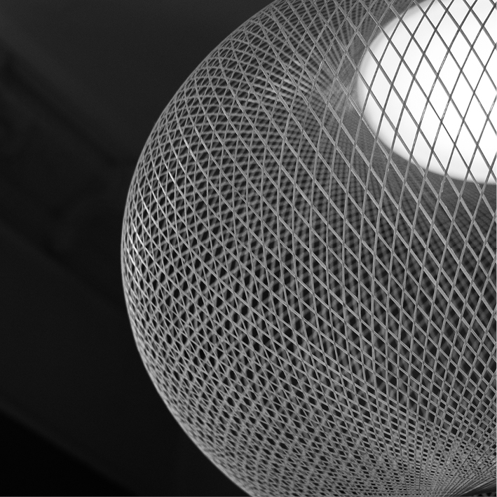 zwart-wit lamp met gaas